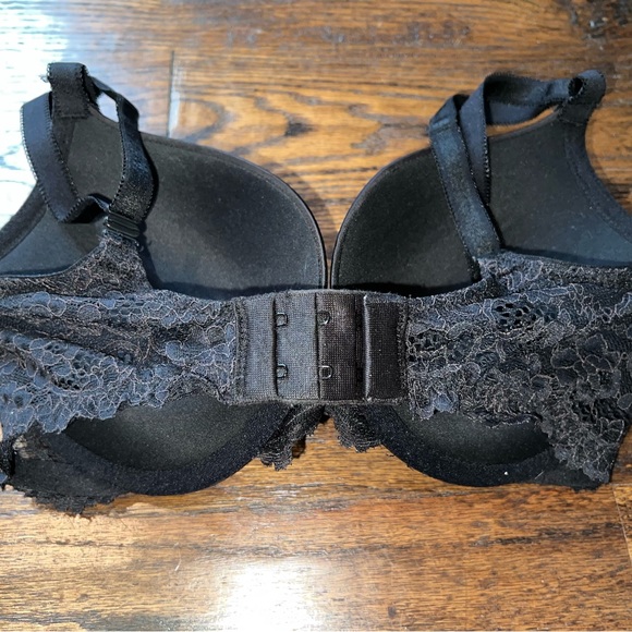 2 Victoria’s Secret Push-up Bra’s, 32DD - Picture 12 of 15
